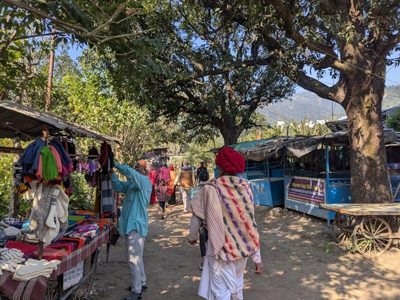 Scenic route towards Neelkanth Temple through the hills
